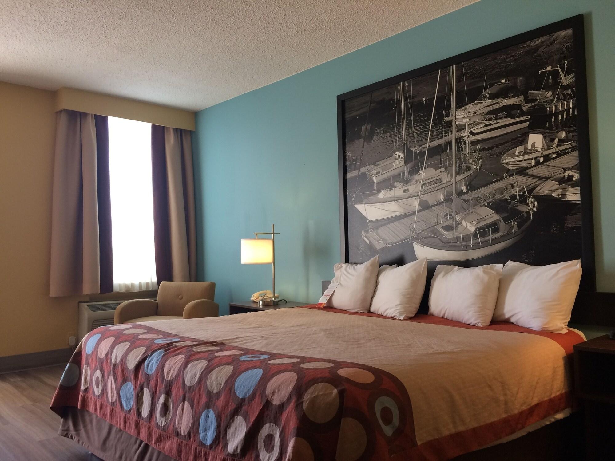 Super 8 By Wyndham Motel