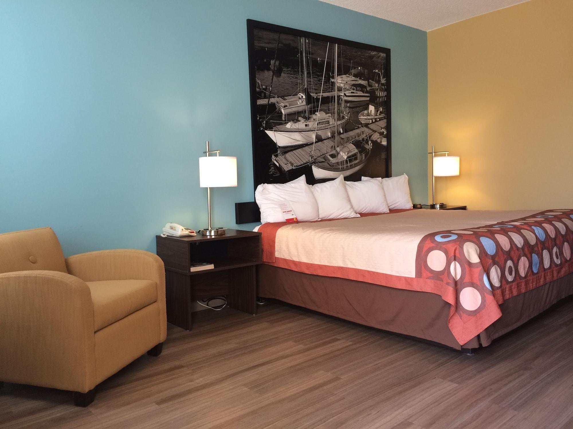 Super 8 By Wyndham Motel