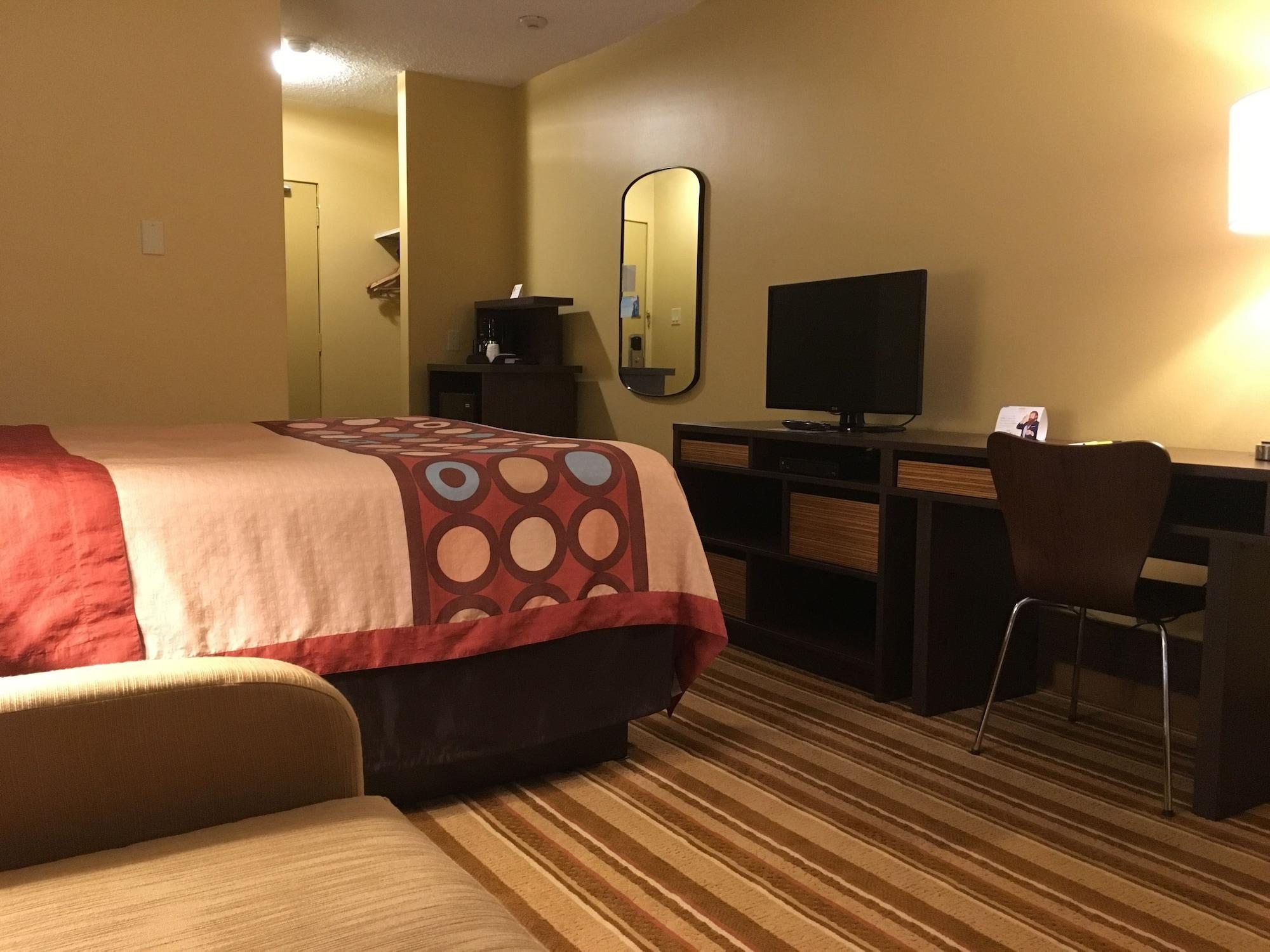 Super 8 By Wyndham Motel *