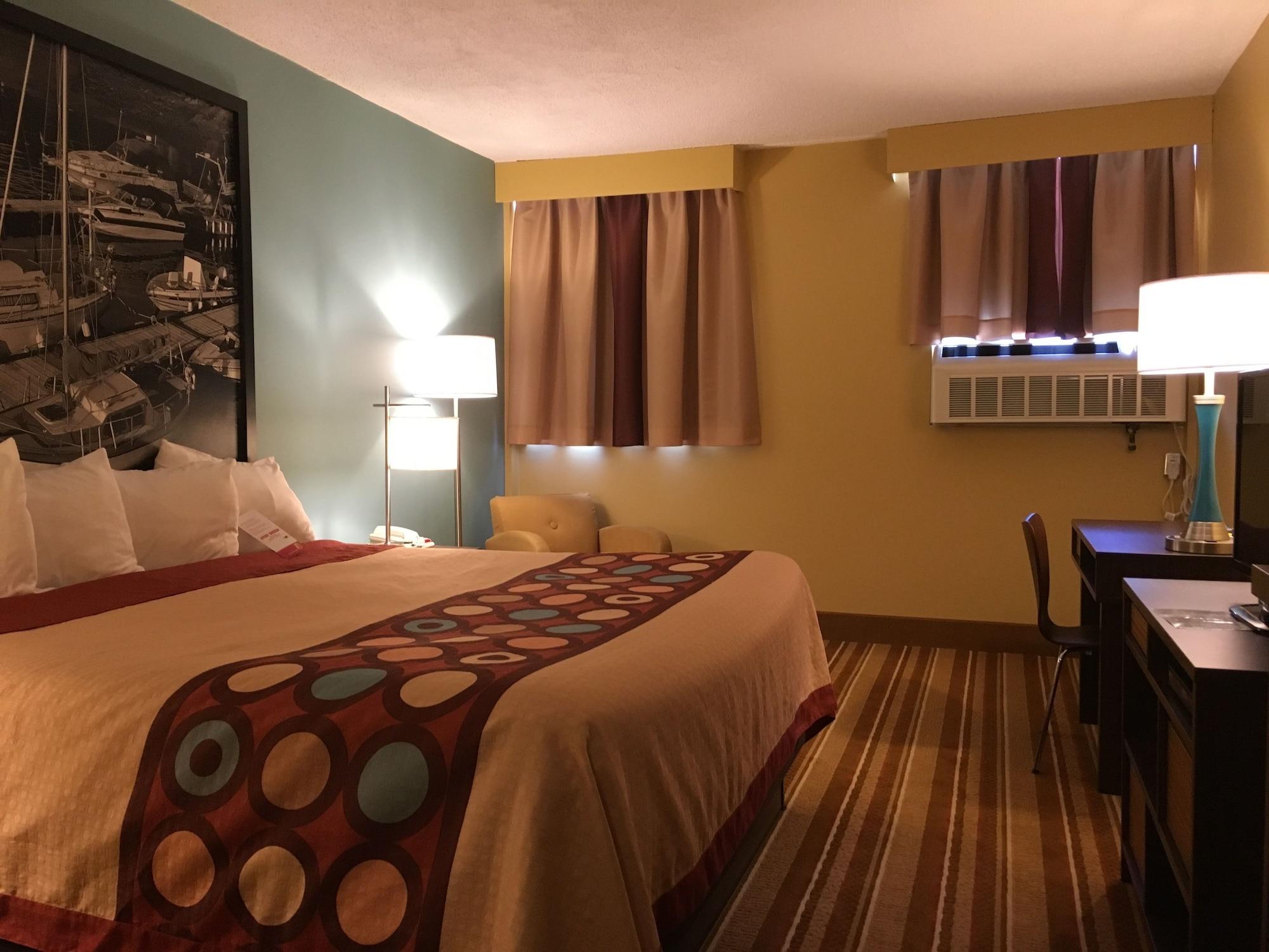 Super 8 By Wyndham Motel
