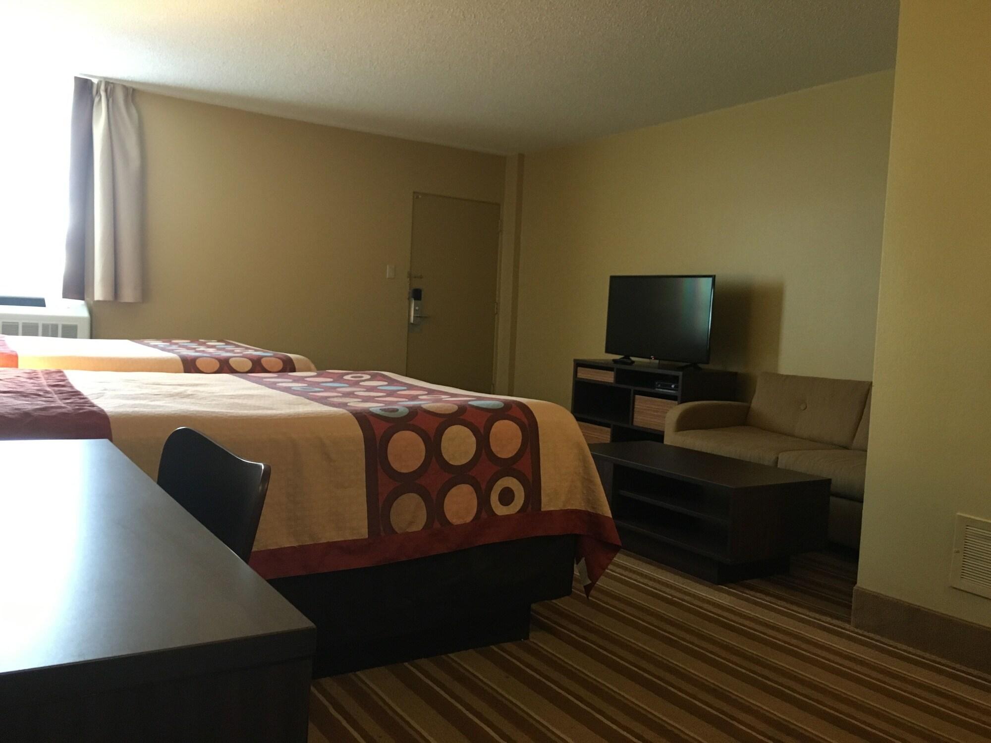 Super 8 By Wyndham * Thunder Bay