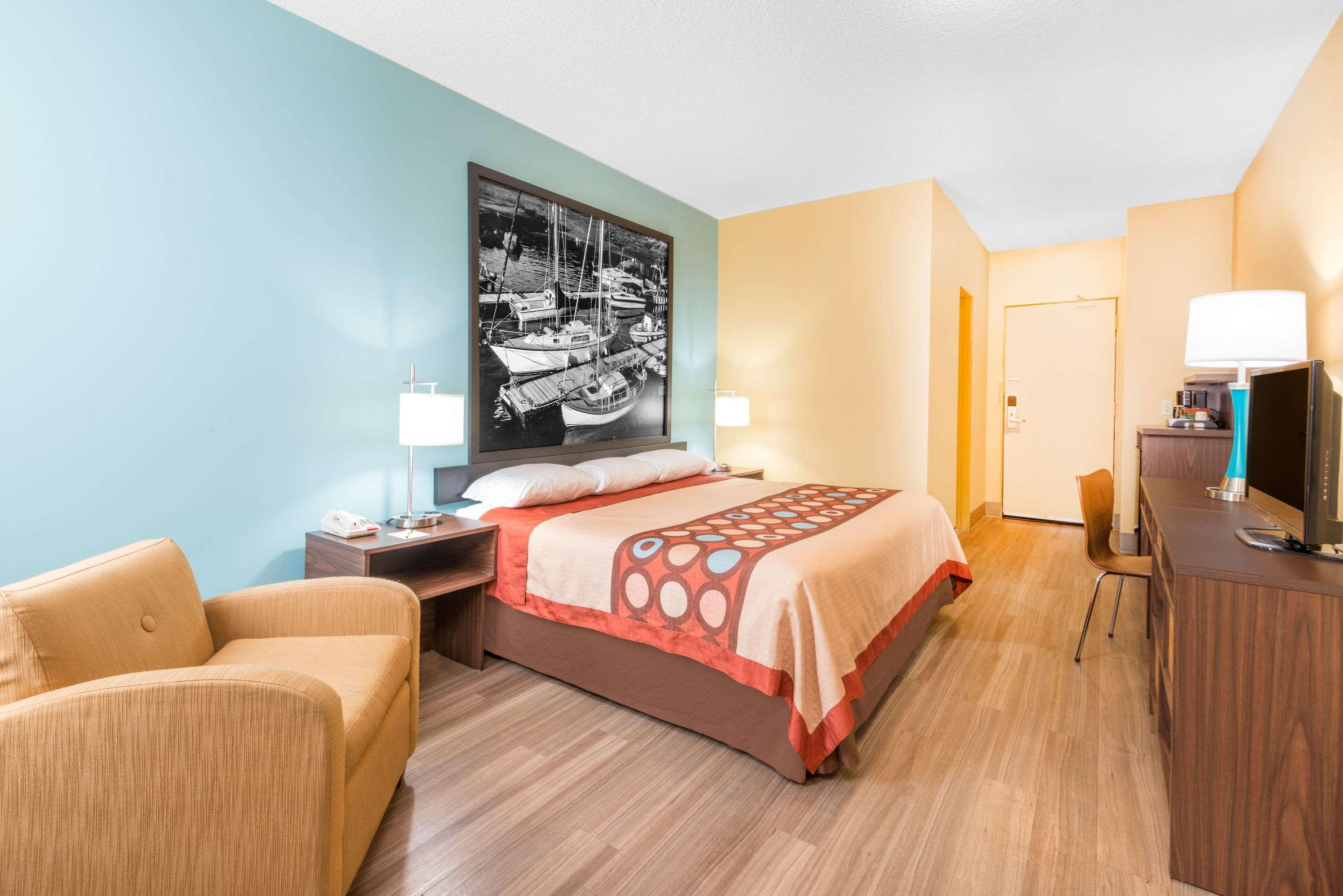 Super 8 By Wyndham Motel *