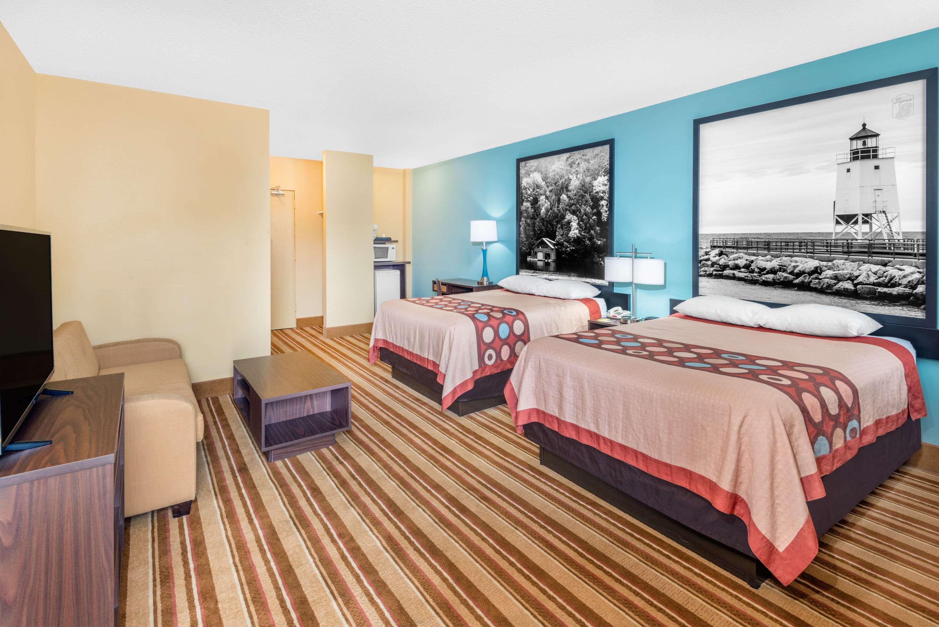 Super 8 By Wyndham Motel