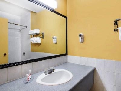 Super 8 By Wyndham Motel *