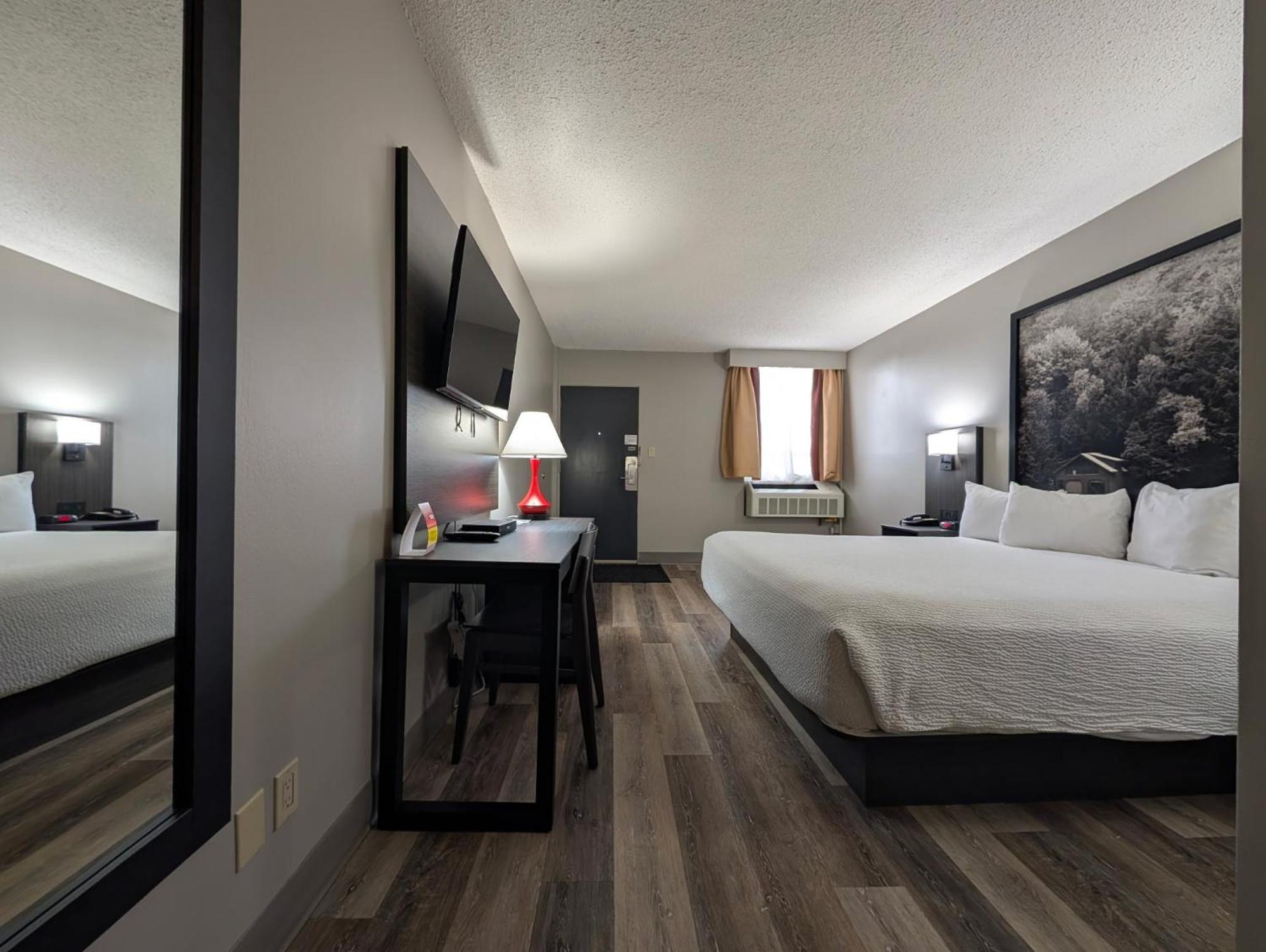 Super 8 By Wyndham Motel *