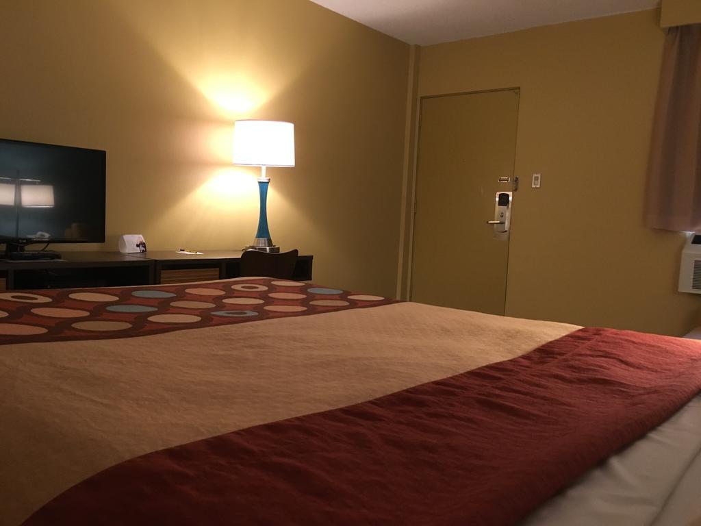 Super 8 By Wyndham Motel