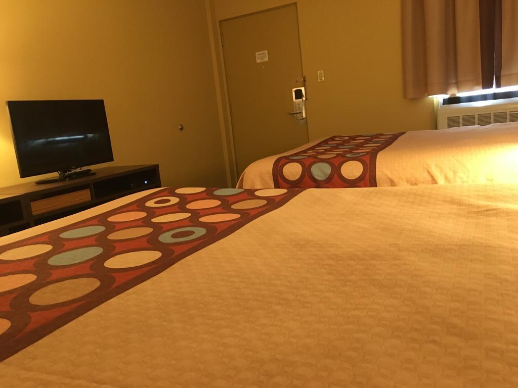 Super 8 By Wyndham * Thunder Bay